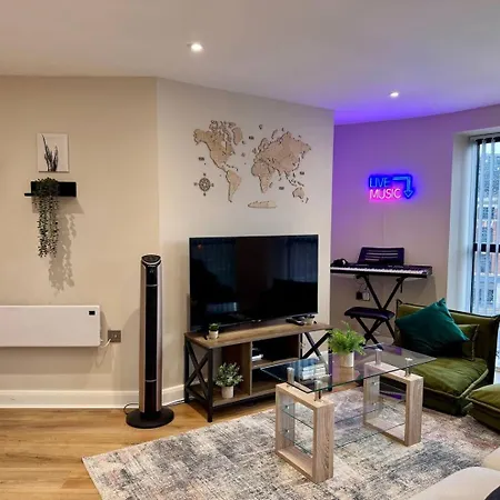 Modern - Sleeps 4 & Walk To Arena * ليدز