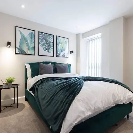 Modern - Sleeps 4 & Walk To Arena Apartment