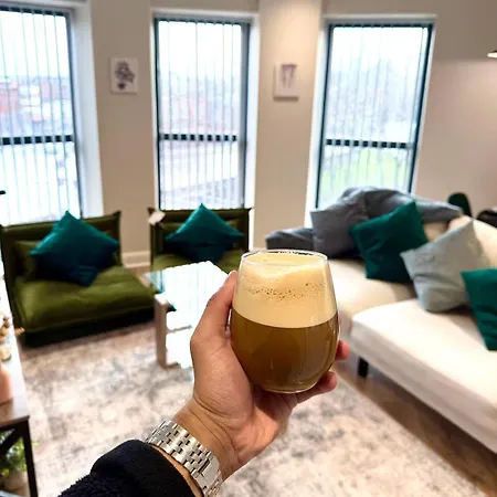 Modern - Sleeps 4 & Walk To Arena